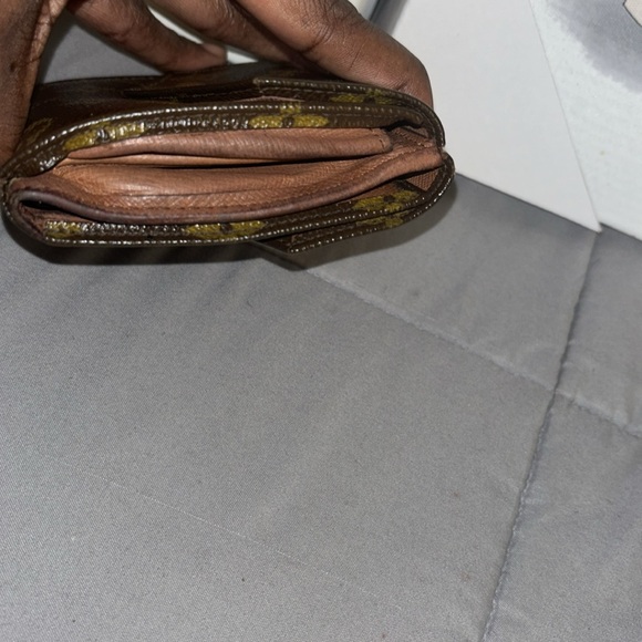 LV Compact wallet - Picture 4 of 14